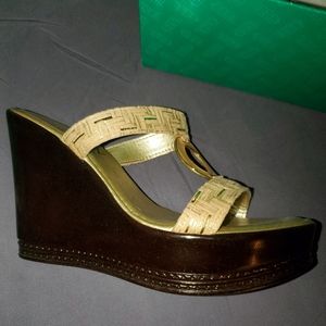 These are 6.5 size women's wedge sandal,never worn